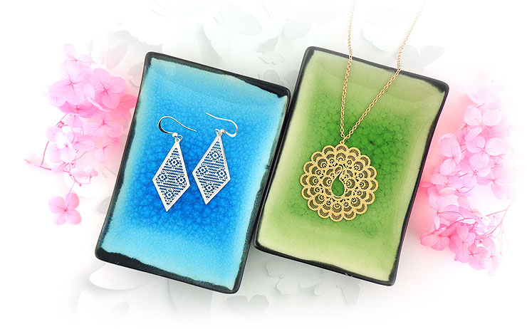 lavishy design and wholesale silver and gold plated filigree earrings to gift shops, clothing and fashion accessories boutiques, book stores in Canada, USA and worldwide.