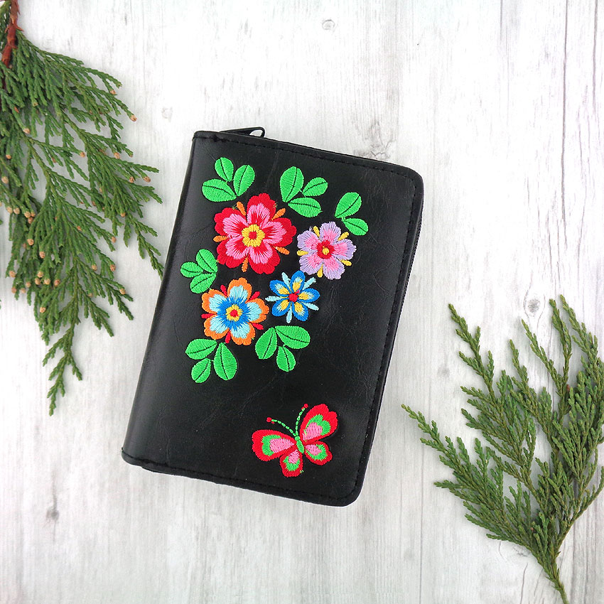 LAVISHY design & wholesale vegan embroidered cardholders to gift shops, clothing & fashion accessories boutiques, book stores and speciality retailers in Canada, USA and worldwide.