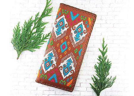 LAVISHY Elma collection wholesale Bohemian Ikat pattern embroidered vegan large flat wallets to gift shop, clothing & fashion accessories boutique, book store in Canada, USA & worldwide since 2001.