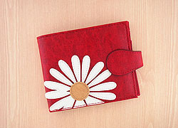 LAVISHY Adora collection wholesale fun vegan daisy flower applique medium wallets to gift shop, clothing & fashion accessories boutique, book store in Canada, USA & worldwide since 2001.