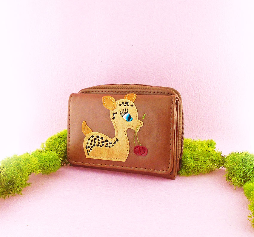 LAVISHY wholesale deer themed vegan fashion accessories and gifts to gift shops, clothing and fashion accessories boutiques, speciality retailers in Canada, USA and worldwide.