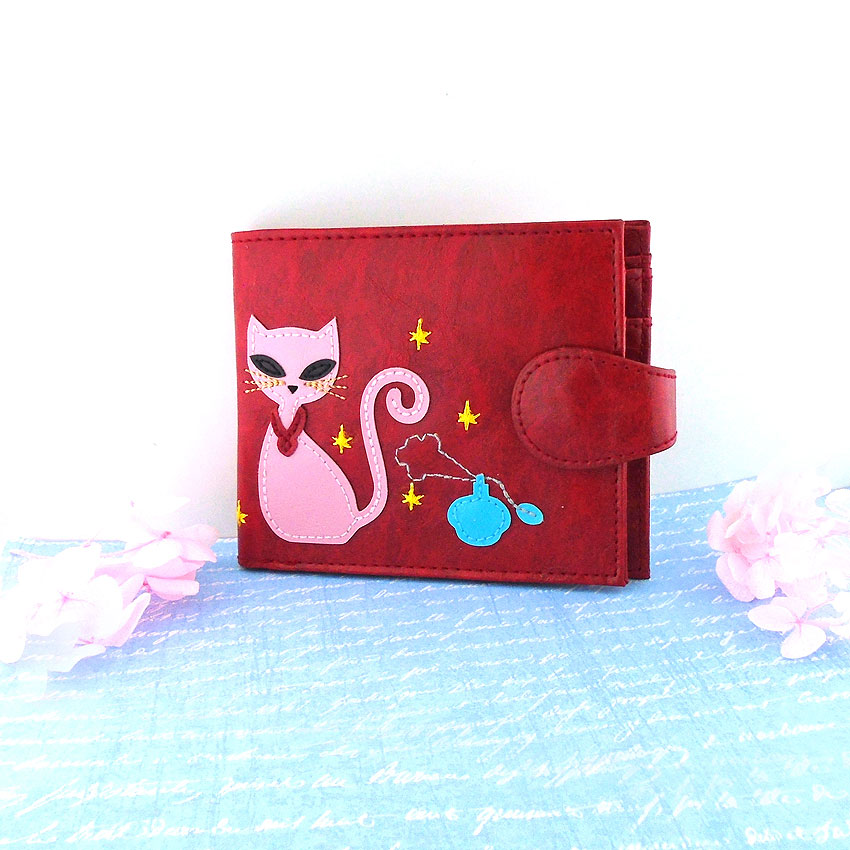 LAVISHY design & wholesale vegan applique tri-fold small wallets to gift shops, clothing & fashion accessories boutiques, book stores and speciality retailers in Canada, USA and worldwide.