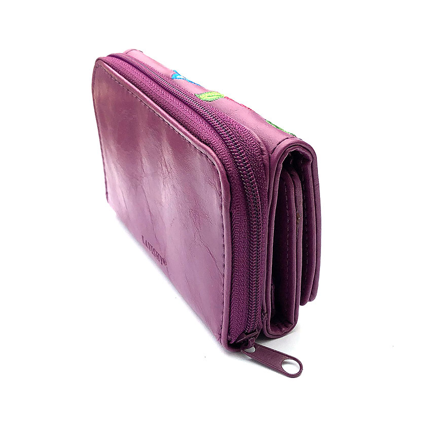 LAVISHY design & wholesale vegan tri-fold small wallets to gift shops, clothing & fashion accessories boutiques, book stores and speciality retailers in Canada, USA and worldwide.